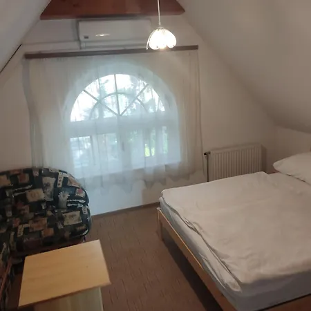 Katerina Vendeghaz Πανσιόν Tihany