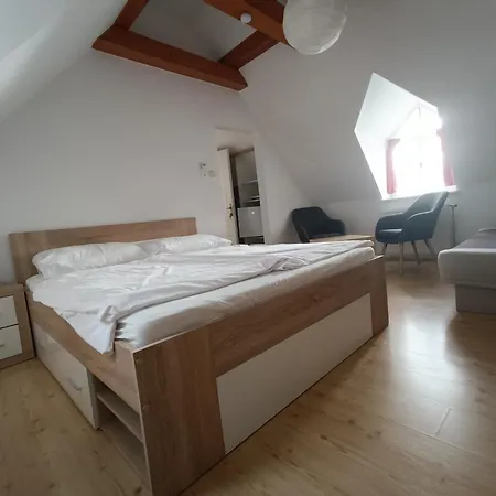 Πανσιόν Katerina Vendeghaz Tihany