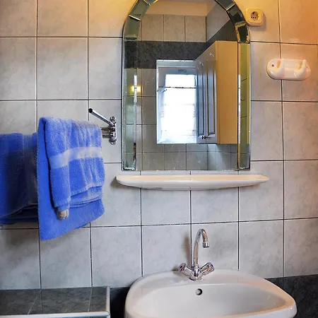 Katerina Vendeghaz Pensión 3*