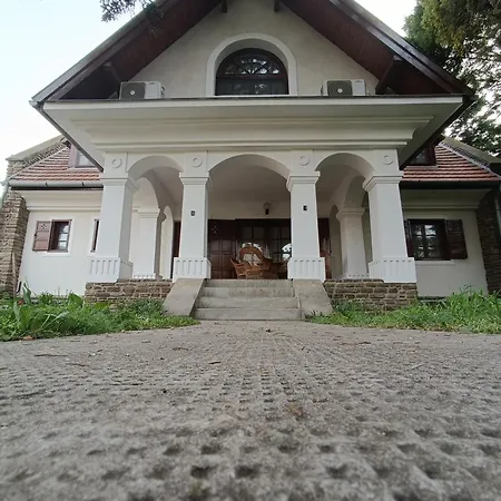 Katerina Vendeghaz Pensión Tihany